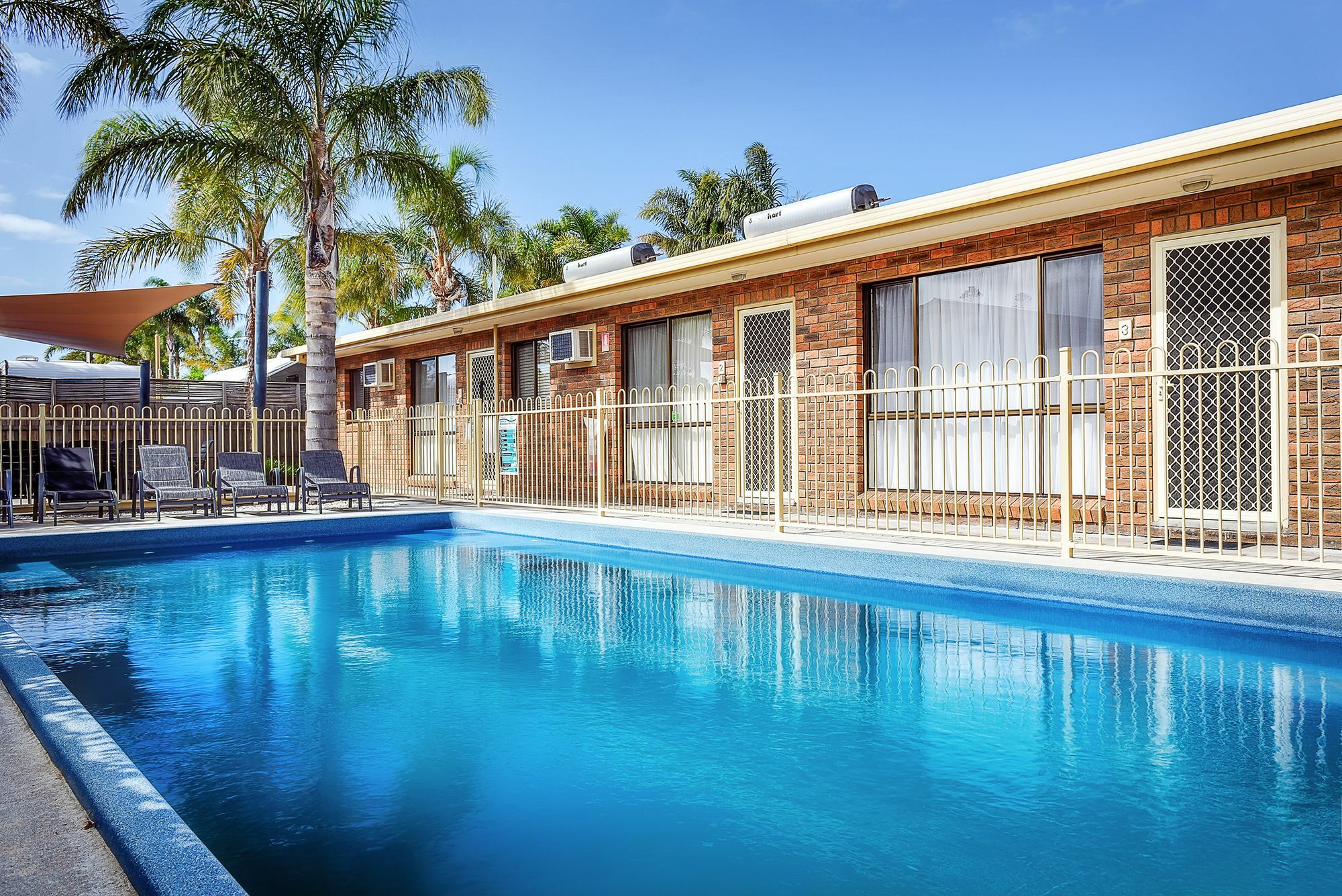 Allambi Holiday Apartments Lakes Entrance Exterior photo